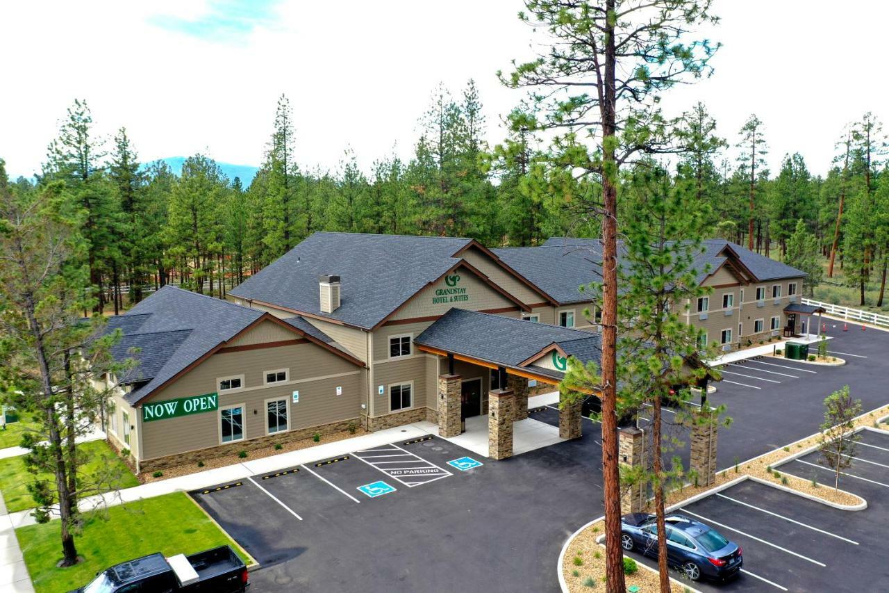 Grandstay Hotel & Suites Sisters Exteriör bild